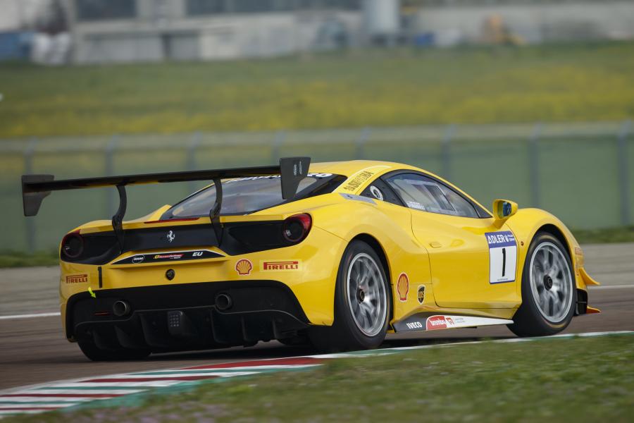 Ferrari 488 Challenge 2017 года  (фото 16 из 38)